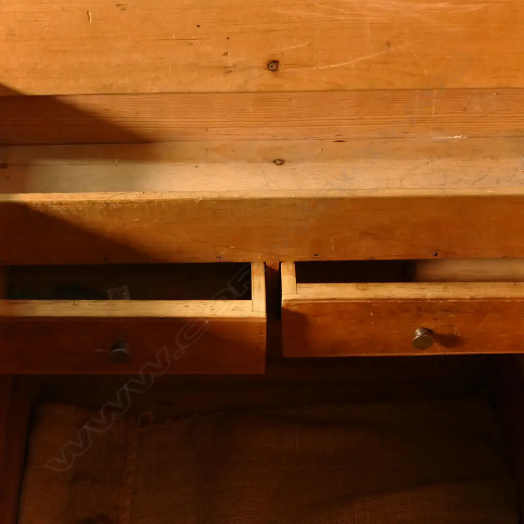 A Victorian pine storage trunk, Image 1++